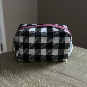 NWOT … Checkered Cosmetic / Makeup Bag